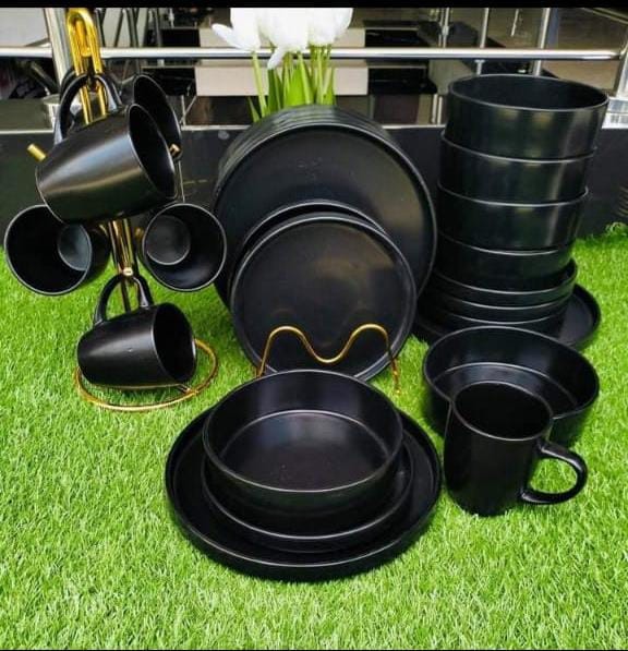 Black dinner set